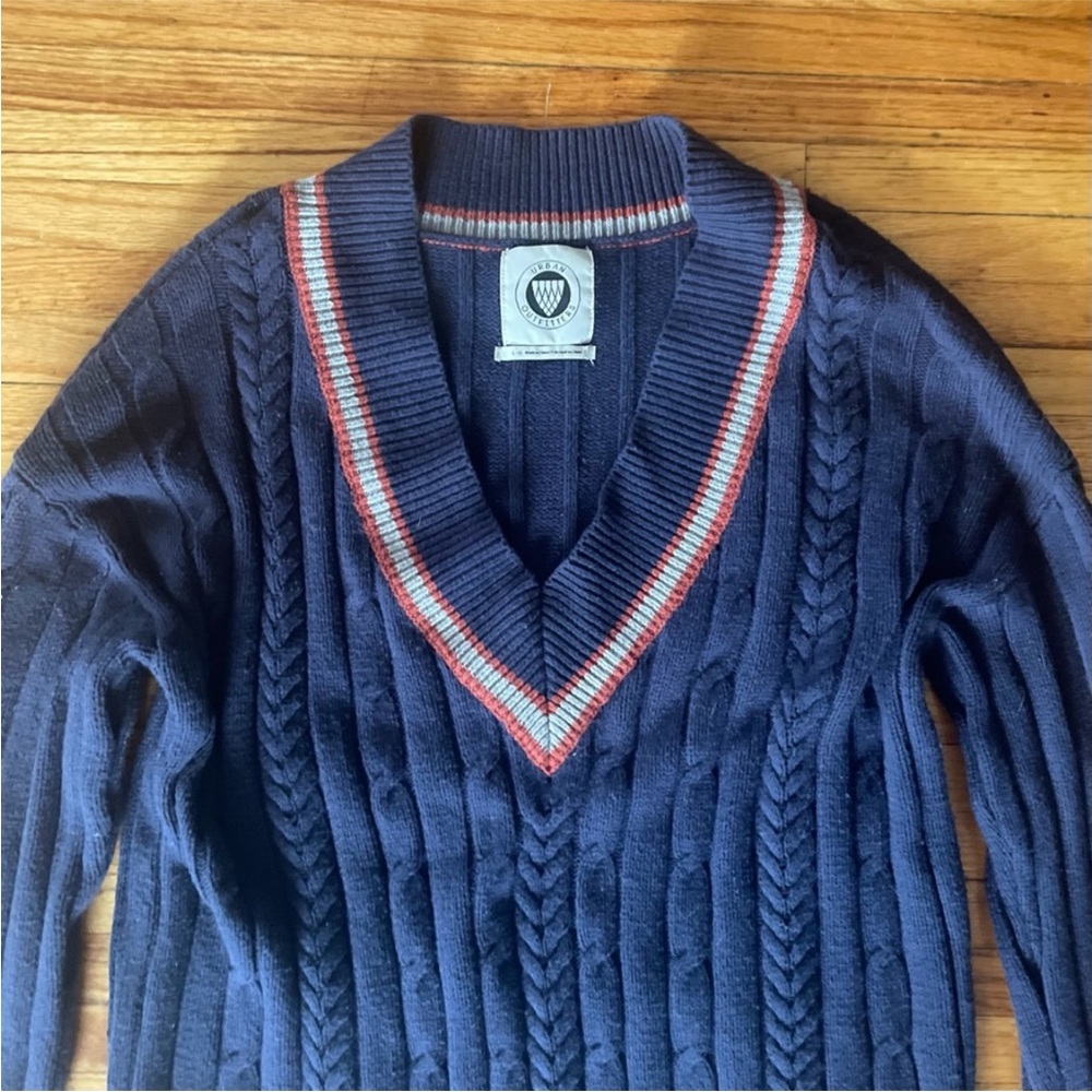 Urban Outfitters ‘Alexandra’ Cable Knit V-Neck Sweater - Picture 2 of 7